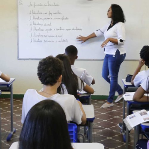 Governo de Minas anuncia novo concurso público da Educação com 13.795 mil vagas 