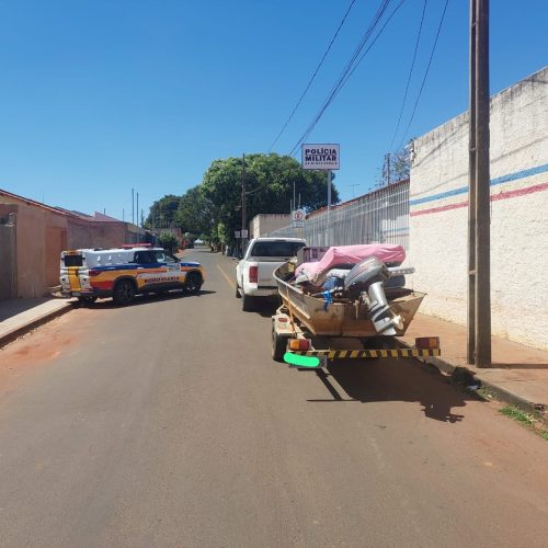 Prisão por Porte Ilegal de Arma de Fogo e Clonagem de Veículo em Monte Carmelo