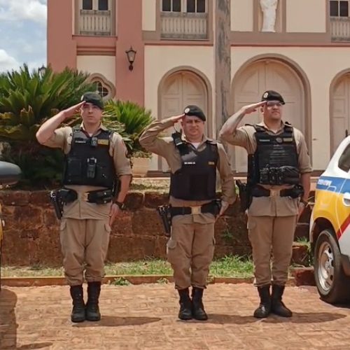 PM de Carmo do Paranaíba participa de homenagem a policiais mortos no RJ