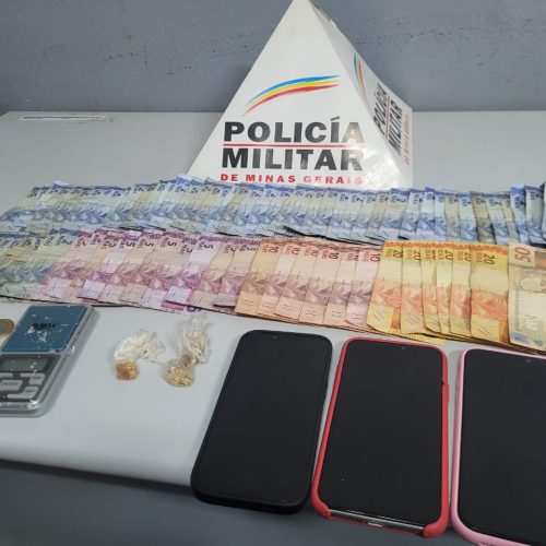 Polícia Militar Prende Trio Envolvido com Tráfico de Drogas no Bairro Sebastião Amorim, em Patos de Minas
