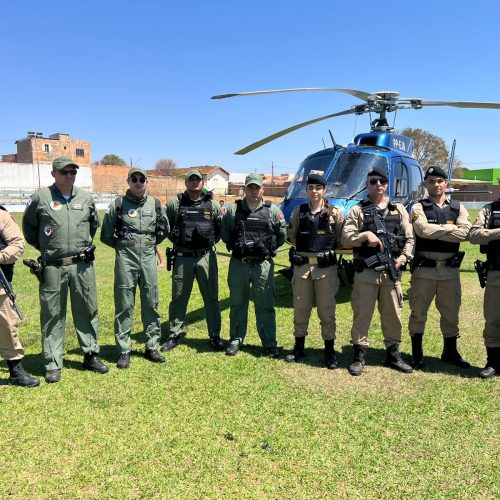 Helicóptero da PMMG Pousa em Carmo do Paranaíba