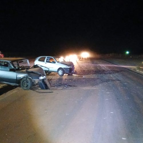 Colisão Frontal Deixa Vítimas Feridas na Rodovia Entre Lagamar e Presidente Olegário