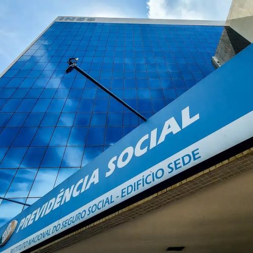 Mensagens falsas prometem ressarcimento de descontos a aposentados