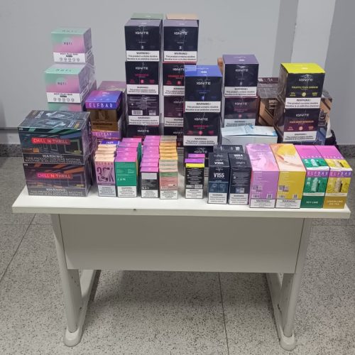 Operação da Polícia Militar Rodoviária Recupera Veículo Furtado e Apreende Contrabando