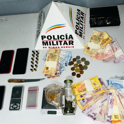 Operação da Polícia Militar resulta em prisões por tráfico de drogas e apreensões em residência monitorada